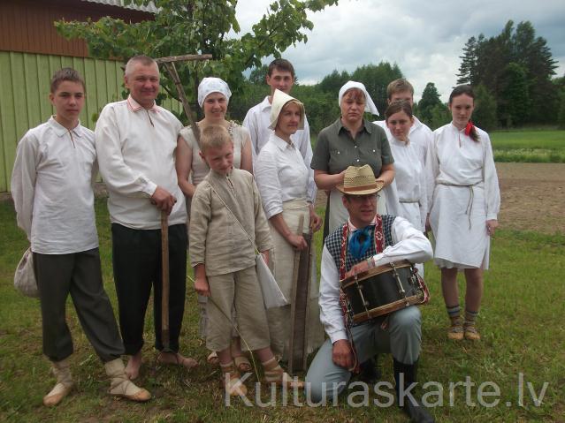 Pieminekļa atklāšana Miķelim Bukšam